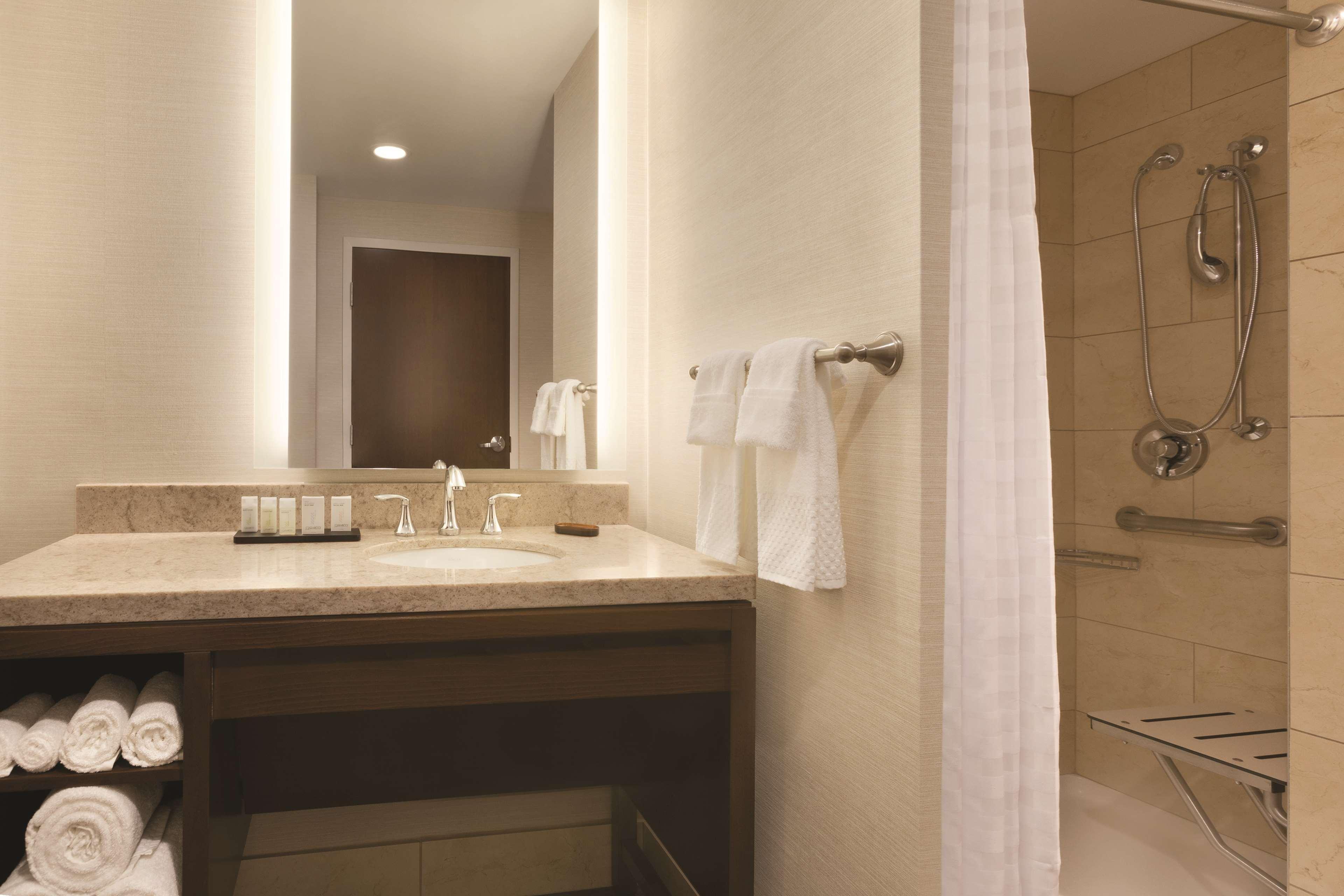Embassy Suites By Hilton Akron Canton Airport North Canton Exteriör bild
