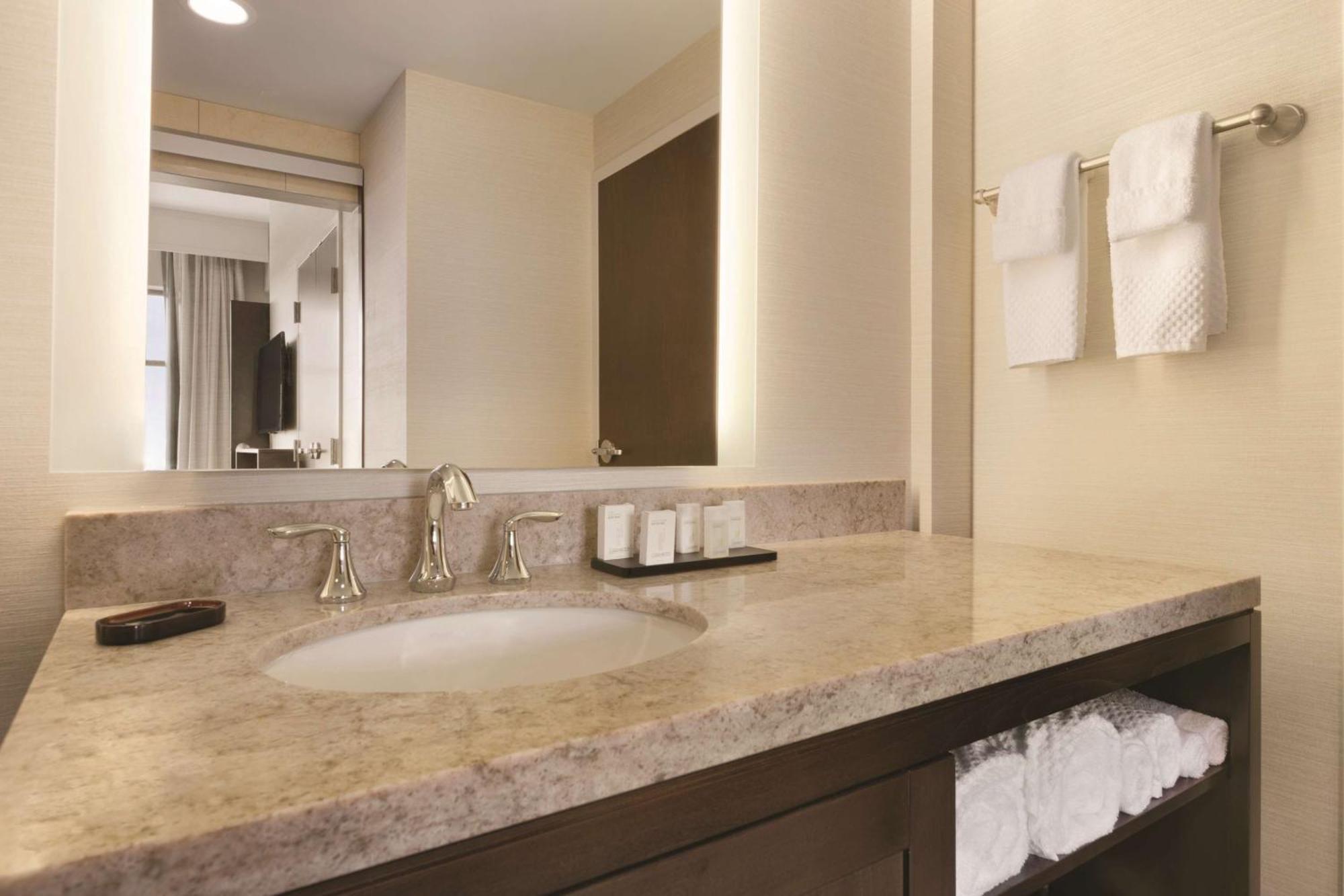 Embassy Suites By Hilton Akron Canton Airport North Canton Exteriör bild