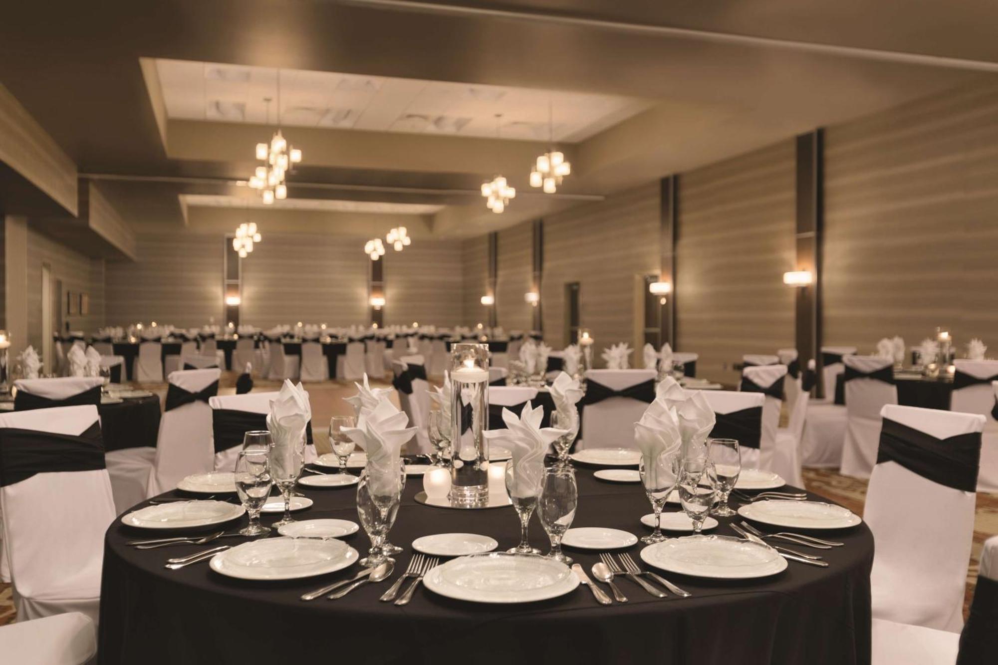 Embassy Suites By Hilton Akron Canton Airport North Canton Exteriör bild