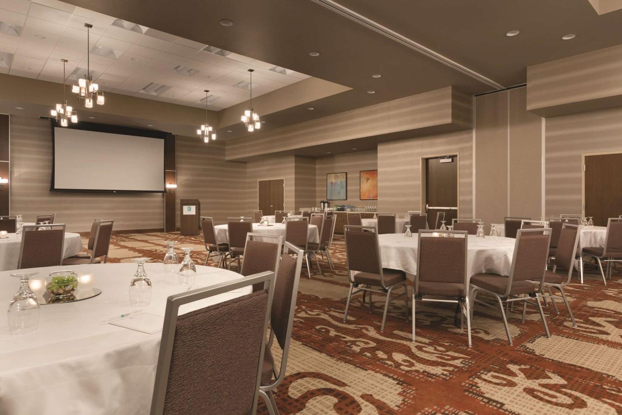 Embassy Suites By Hilton Akron Canton Airport North Canton Exteriör bild
