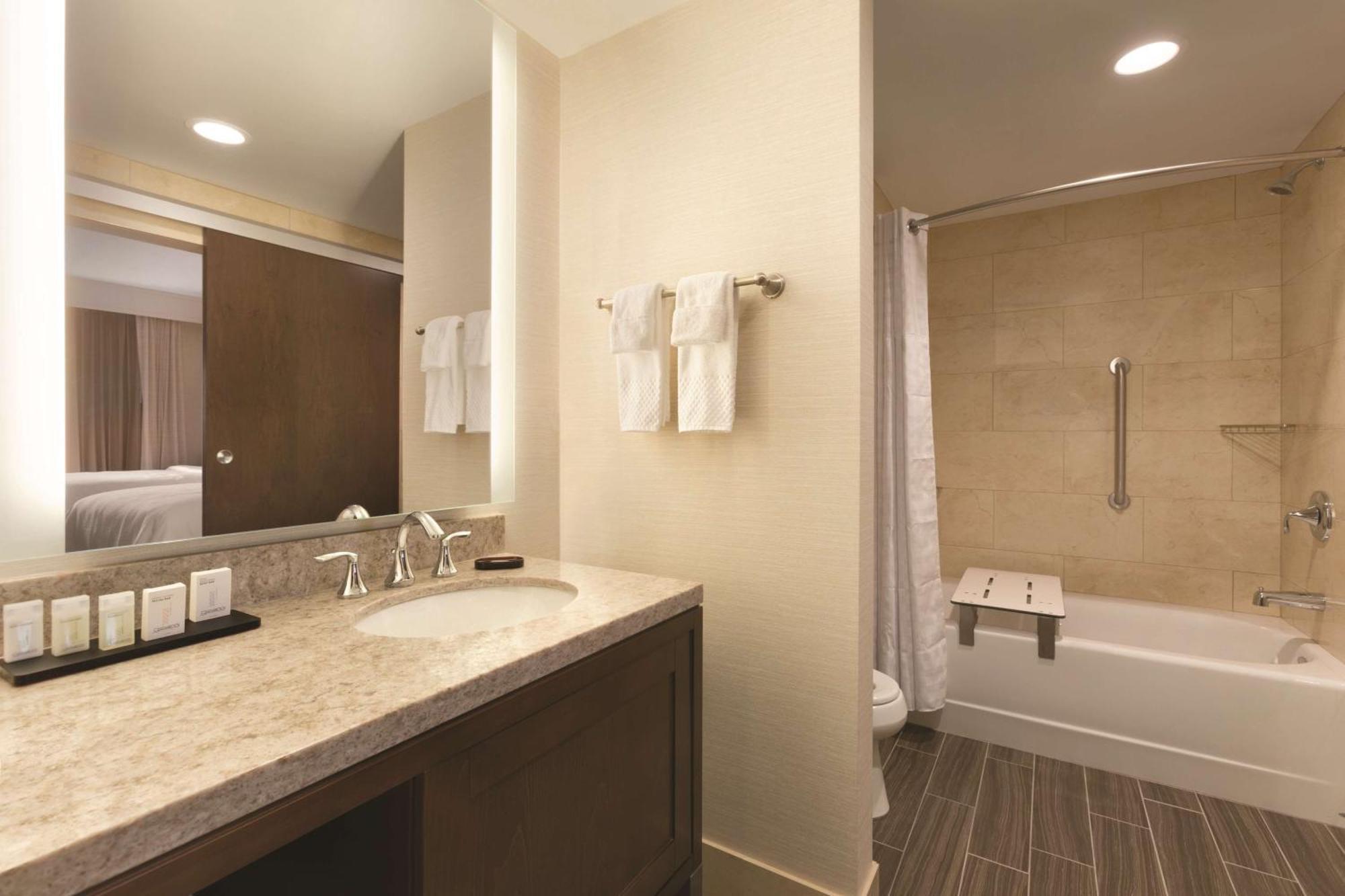 Embassy Suites By Hilton Akron Canton Airport North Canton Exteriör bild