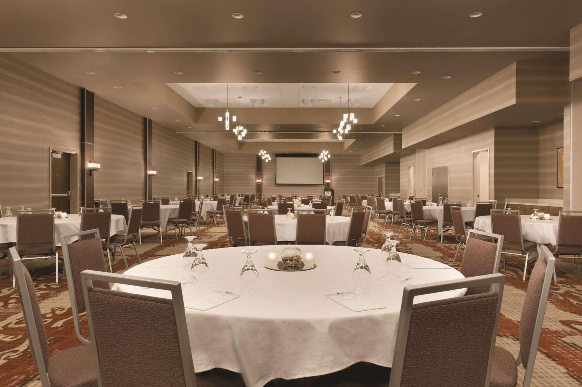 Embassy Suites By Hilton Akron Canton Airport North Canton Exteriör bild
