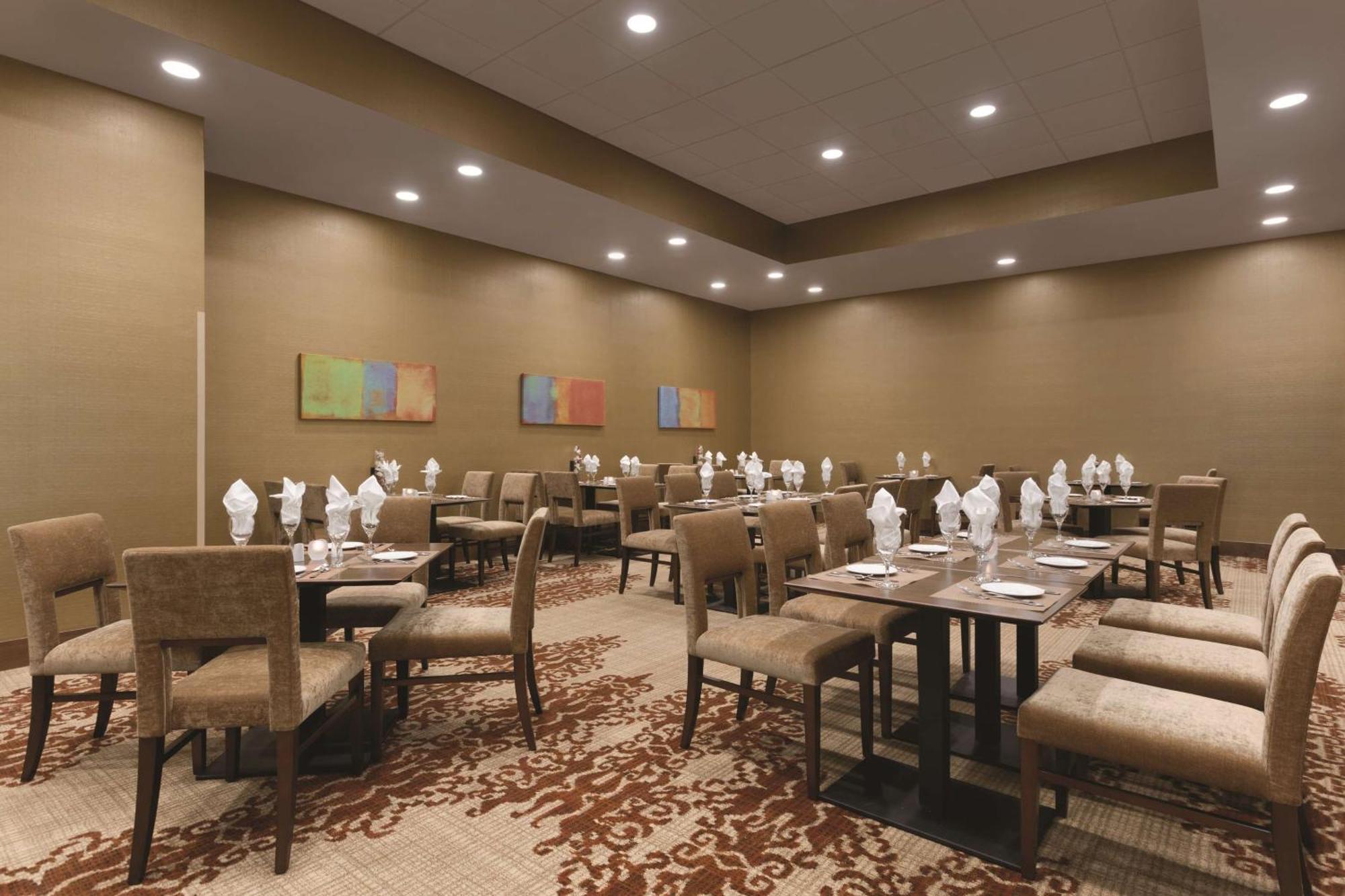 Embassy Suites By Hilton Akron Canton Airport North Canton Exteriör bild