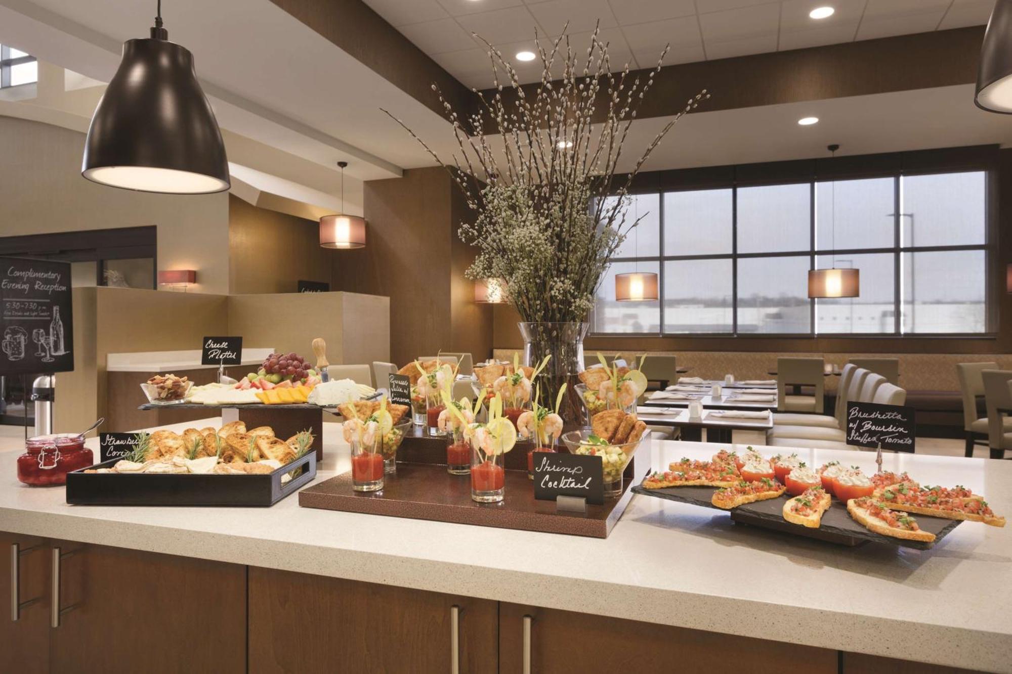 Embassy Suites By Hilton Akron Canton Airport North Canton Exteriör bild